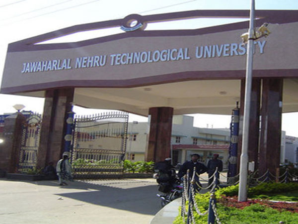 junior student run without clothes ,in jntu campus junior student run without clothes ,in jntu campus