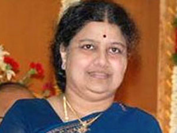 Panneerselvam, other ministers meet Sasikala at Jayalalithaa's residence Panneerselvam, other ministers meet Sasikala at Jayalalithaa's residence