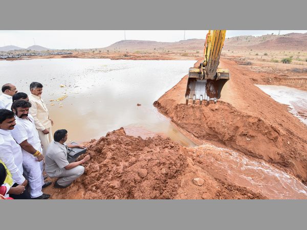 నీళ్లు వదిలారు
