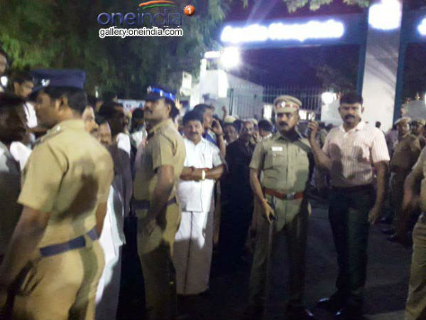 లండన్, ఎయిమ్స్ డాక్లర్లకు పిలుపు