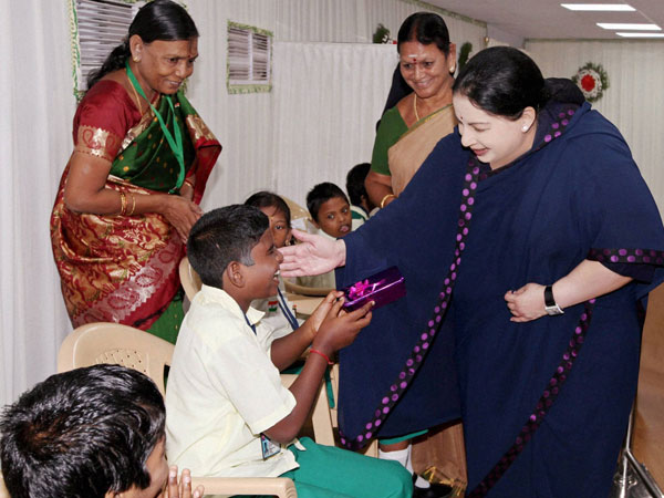 ఎంజిఆర్ వారసురాలిగా జయ..