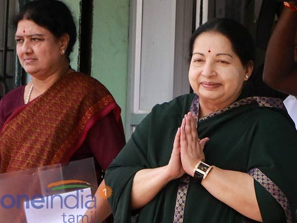 నా పట్ల గౌరవం కానీ శశికళ వల్లే... కంట్రోల్లో ఉంచుకున్నది