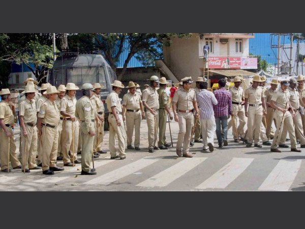 750 చెప్పుల జతలు