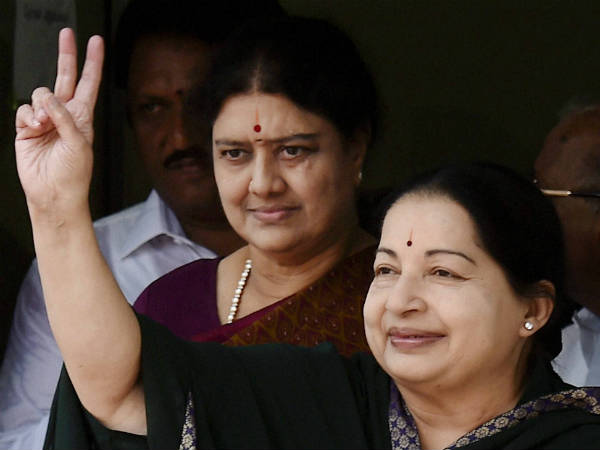 తెలియకుండా శశికళ చాలా చేశారు, జయకు కోపం తప్పించారు