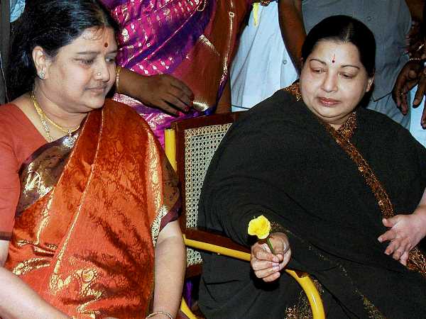 రాష్ట్ర ప్రభుత్వం కీలక భాద్యతలు నిర్వహించారు.