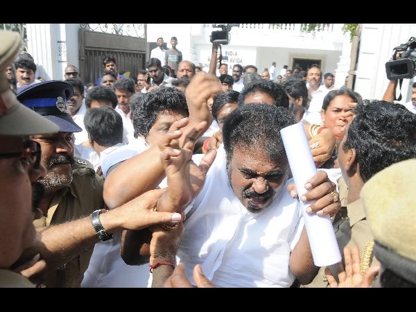తొలి నుంచి శశికళకు వ్యతిరేకమే