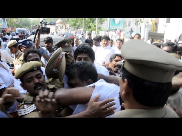 అన్ని విధాలుగా అడ్డుకునే ప్రయత్నం