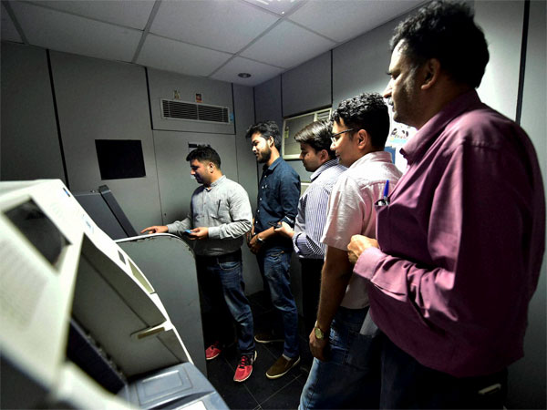 Cash crunch 20,000 tonnes of currency paper to be imported soon, 9 firms on radar Cash crunch 20,000 tonnes of currency paper to be imported soon, 9 firms on radar