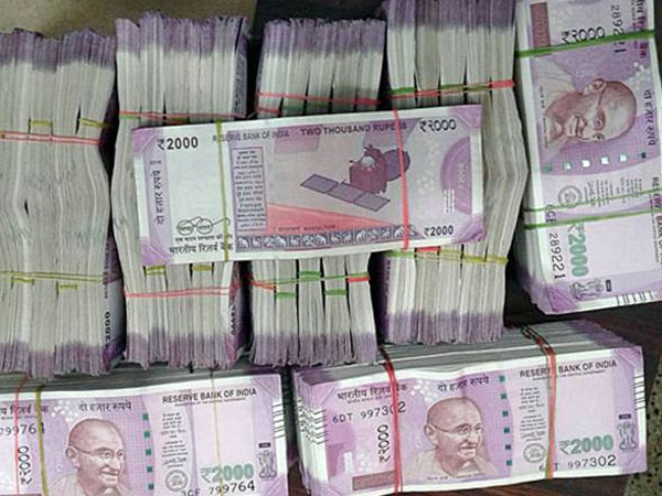 Chitradurga Bathroom currency revealed by a worker Chitradurga Bathroom currency revealed by a worker