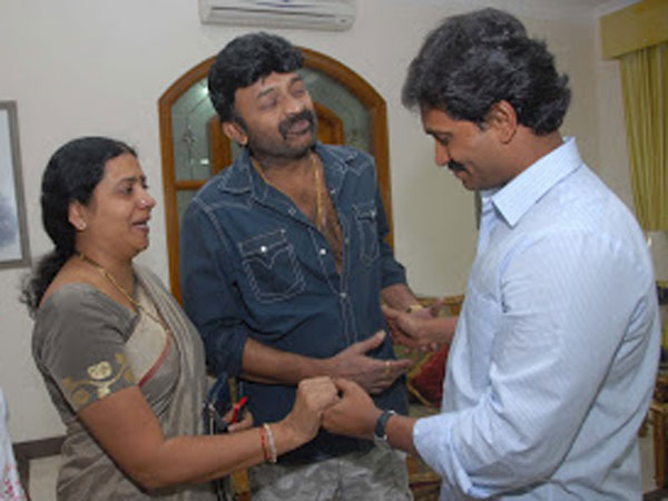 Jeevitha Rajasekhar comments on Jagan and Pawan Jeevitha Rajasekhar comments on Jagan and Pawan