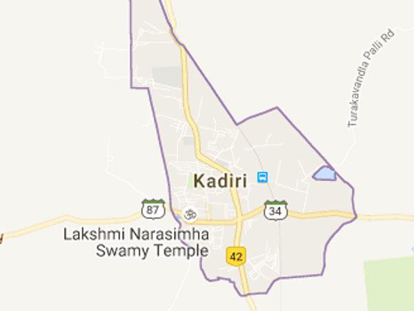 Mla supporter brutally attacked a woman in anantapur Mla supporter brutally attacked a woman in anantapur