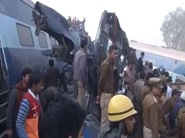 5 coaches of kurla ambernath local train derail near kalyan in maharashtra 5 coaches of kurla ambernath local train derail near kalyan in maharashtra