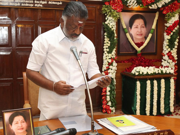 panneer selvam occupied the seat while convening the cabinet meeting panneer selvam occupied the seat while convening the cabinet meeting