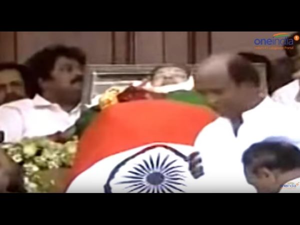 Rajnikanth pays his last respects Rajnikanth pays his last respects