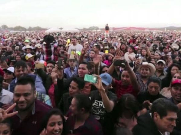 Thousands attend Mexican girl's 15th birthday party after invite goes viral Thousands attend Mexican girl's 15th birthday party after invite goes viral