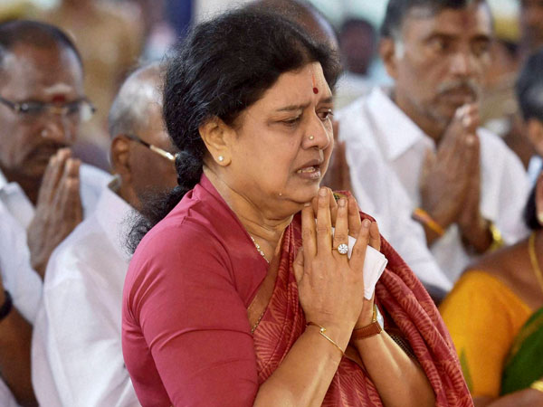 స్టాలిన్ వర్సెస్ శశికళ