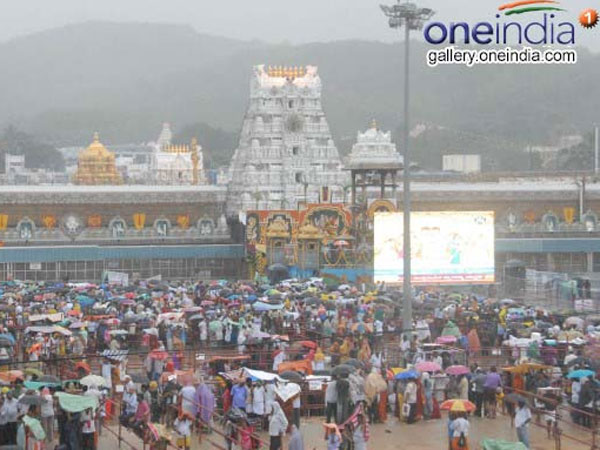 నగదు లేకపోవడం వల్లే