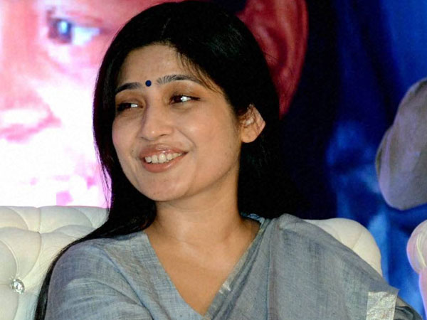 ప్రియాంకతో డింపుల్ చర్చలు