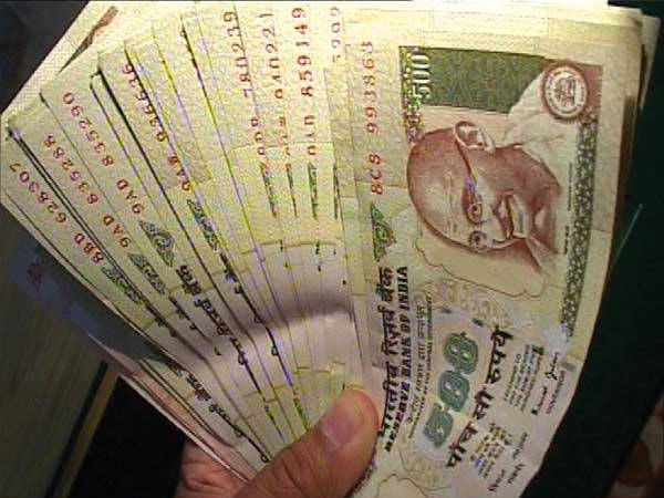Old notes found in garbage dump mantralayam Old notes found in garbage dump mantralayam