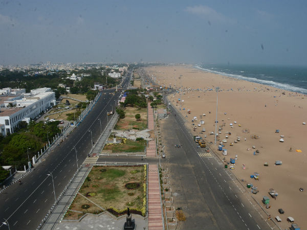 Ennore Port oil spill spreads all along Chennai's shoreline up to Marina Ennore Port oil spill spreads all along Chennai's shoreline up to Marina
