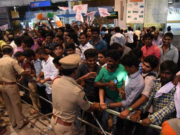 Pawan Kalyan reaches Vishaka on Monday evening Pawan Kalyan reaches Vishaka on Monday evening