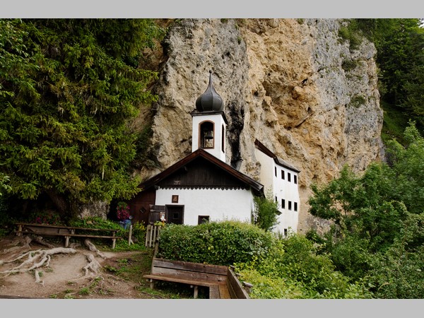 Hermit wanted to live alone in stunning cliffside hermitage Hermit wanted to live alone in stunning cliffside hermitage