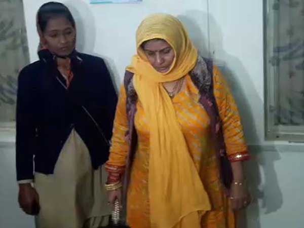 police seized 24 gold bars,more than one crore currency from sadhvi srijaigiri home police seized 24 gold bars,more than one crore currency from sadhvi srijaigiri home