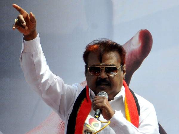 Vijaykanth slaps DMDK member in perambalur Vijaykanth slaps DMDK member in perambalur