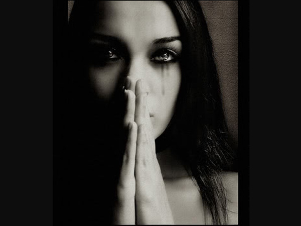 21 Year Old College Girl Commits Suicide in Bangalore After Threatened by a Psycho Lover 21 Year Old College Girl Commits Suicide in Bangalore After Threatened by a Psycho Lover