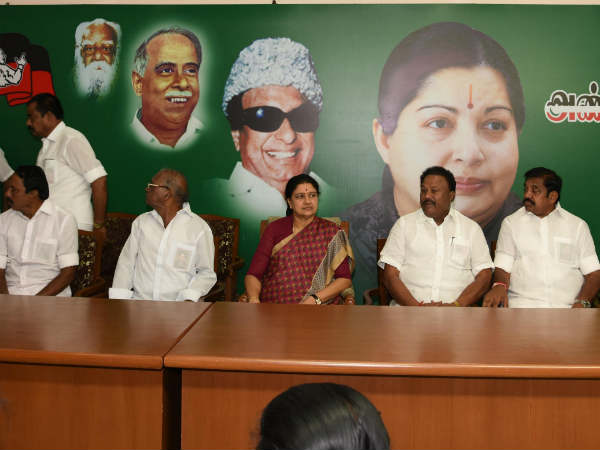 శశికళకు వరుస షాక్లు