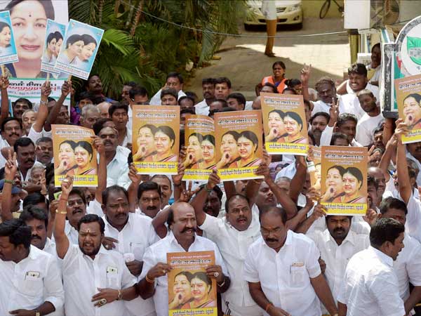 శశికళ సీఎం అయితే మాయని మచ్చ