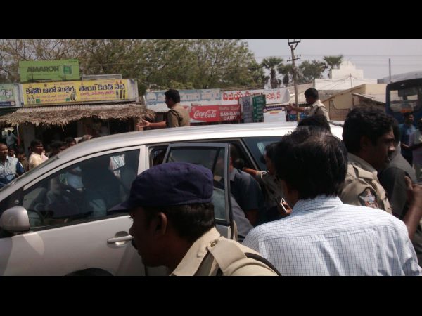 రోడ్డుపై పరుగులు.. హైదరాబాద్ తరలింపు