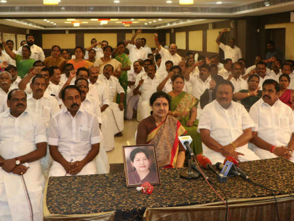 పన్నీరు ఆగ్రహం