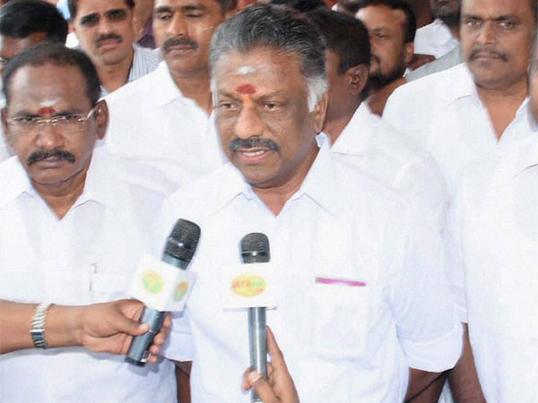 పన్నీరు వెనక మొత్తం ఏడుగురు సీనియర్లు