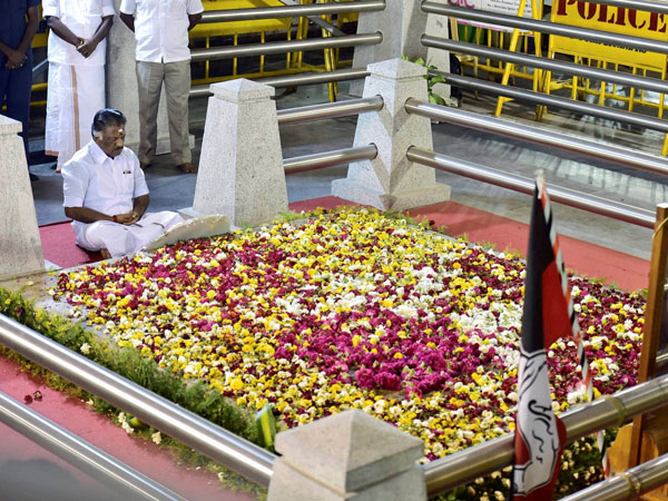 అమ్మ సమాధి సాక్షిగా