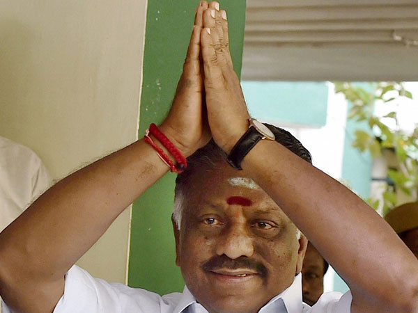 అమ్మకు ఇష్టం అయిన పచ్చరంగుతో వాహనం