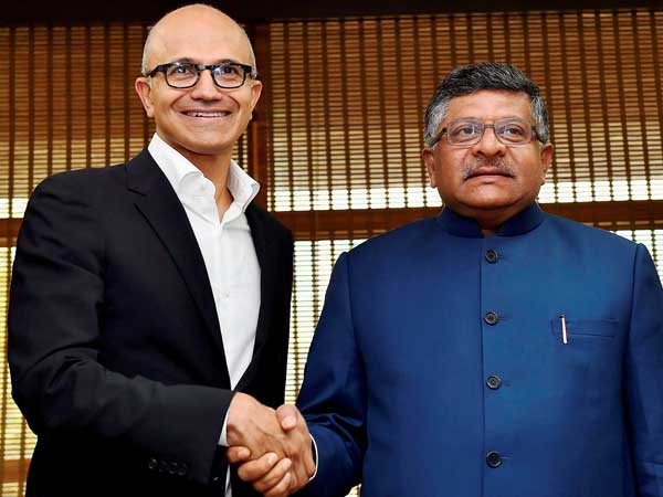ఆధార్ పై ప్రశ్నలు కురిపించిన సత్య నాదెళ్ళ
