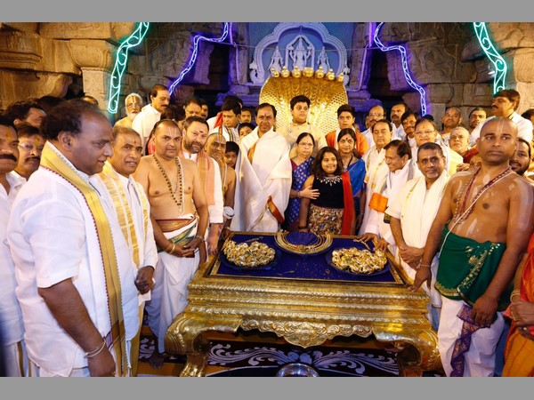 శ్రీవారిని దర్శించుకున్న వారిలో..