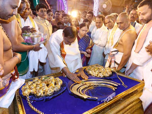 చరిత్రలో నిలిచిపోయారు..