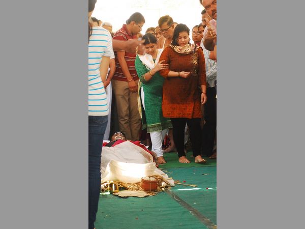 విలపించిన భార్య