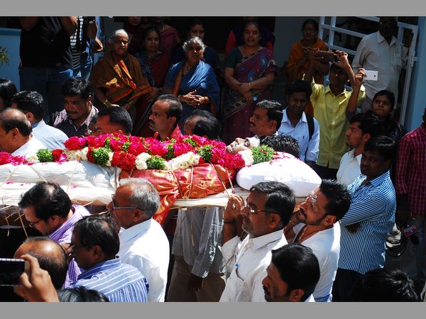 ట్రంప్తో మోడీ మాట్లాడాలి: నారాయణ