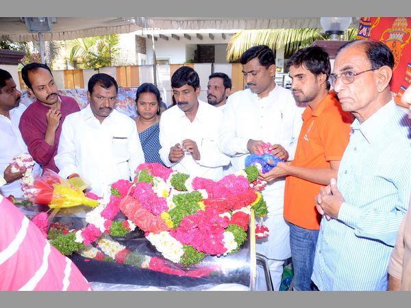 అందరూ వెనక్కి వస్తే వ్యవస్థ కుప్పకూలుతుంది