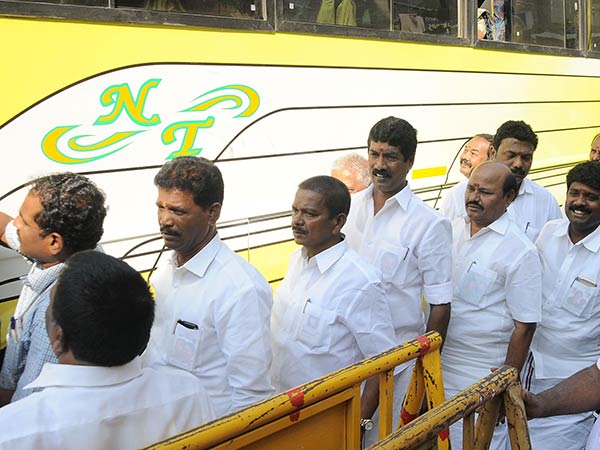 AIADMK MLAs jailed in koovathoor resort by the mannarkudi team. AIADMK MLAs jailed in koovathoor resort by the mannarkudi team.