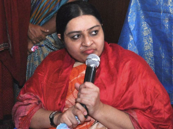 Jayalalithaa’s niece Deepa Jayakumar dubs turn of events in Tamil Nadu ‘shocking’ Jayalalithaa’s niece Deepa Jayakumar dubs turn of events in Tamil Nadu ‘shocking’