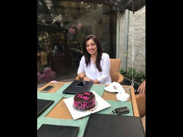 Happy Divorce : Pakistan Woman Celebrates her separation with a cake and goes viral Happy Divorce : Pakistan Woman Celebrates her separation with a cake and goes viral