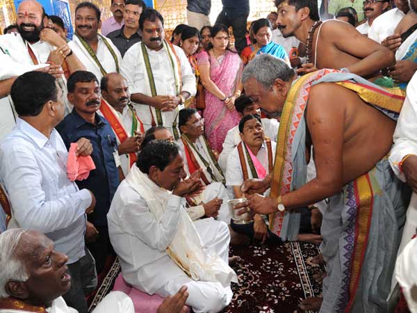 KCR fires at CPM and Congress leaders KCR fires at CPM and Congress leaders