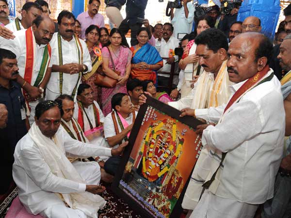 KCR fires at CPM and Congress leaders KCR fires at CPM and Congress leaders