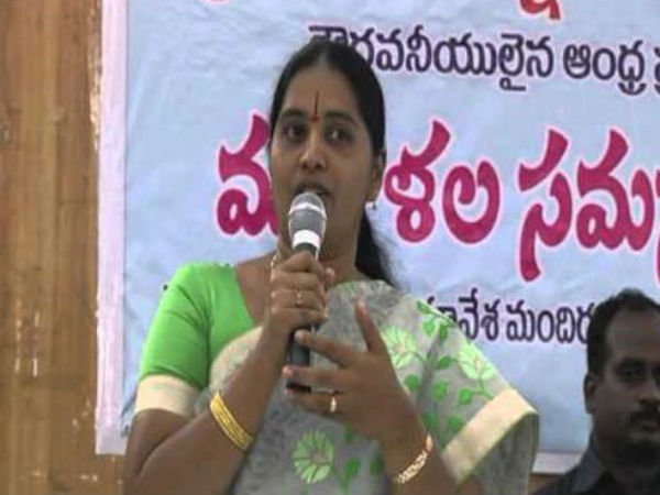 A unknown person sent a threatening message to Anantapur mayor Swaroopa. A unknown person sent a threatening message to Anantapur mayor Swaroopa.