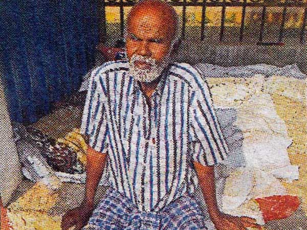 Old man thrown out of house lives in a shed Old man thrown out of house lives in a shed