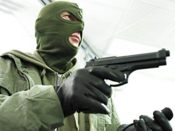 Delhi: Post office robbed off 17 cash bags in Anand Vihar Delhi: Post office robbed off 17 cash bags in Anand Vihar
